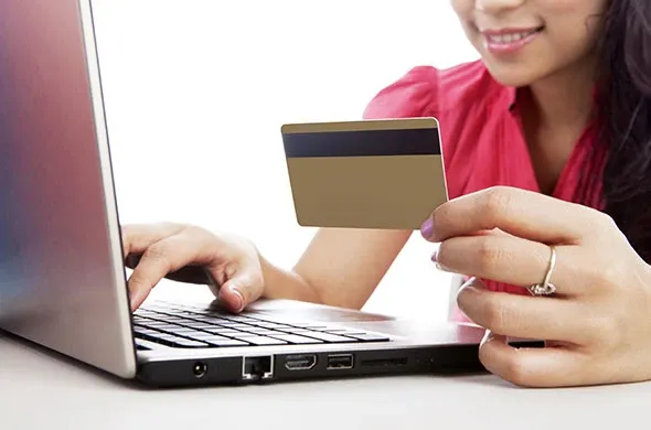 PayPal Debuts Credit Card Targeting Brick-and-Mortar Stores