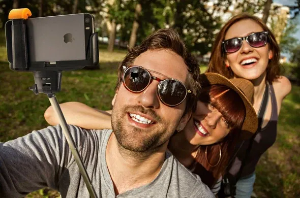 eMarketer estimates 593.7 million people will use Instagram by the end of 2017