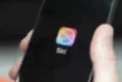 Apple Seeking to Pay for Long-Term Siri AI News Access