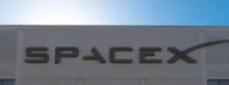 SpaceX Targets Early 2028 for D2D Service Launch