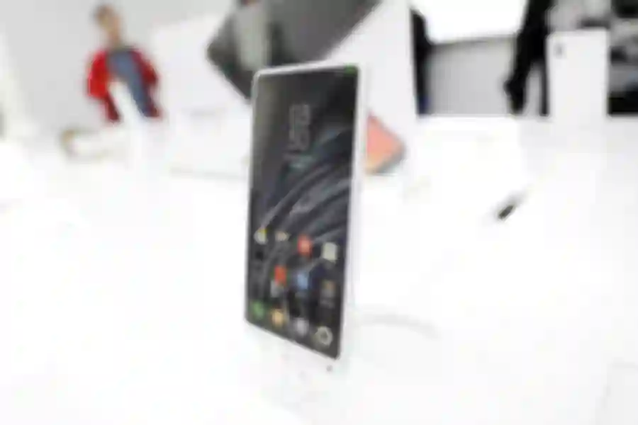 Xiaomi Poised to Become a Billionaire Factory With Hong Kong IPO