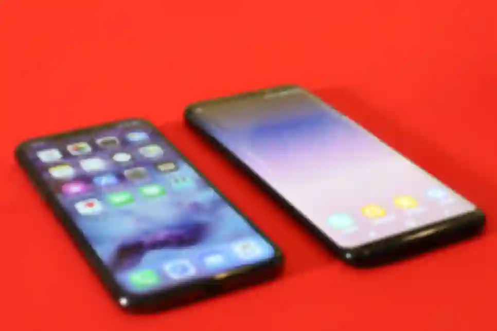 Samsung Profit Misses Estimates as Growth Stalls in Smartphones