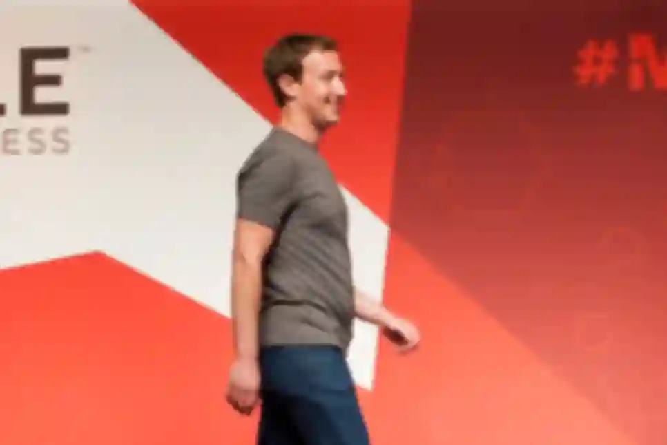 Facebook Board Defends How Zuckerberg and Sandberg Handled Crisis
