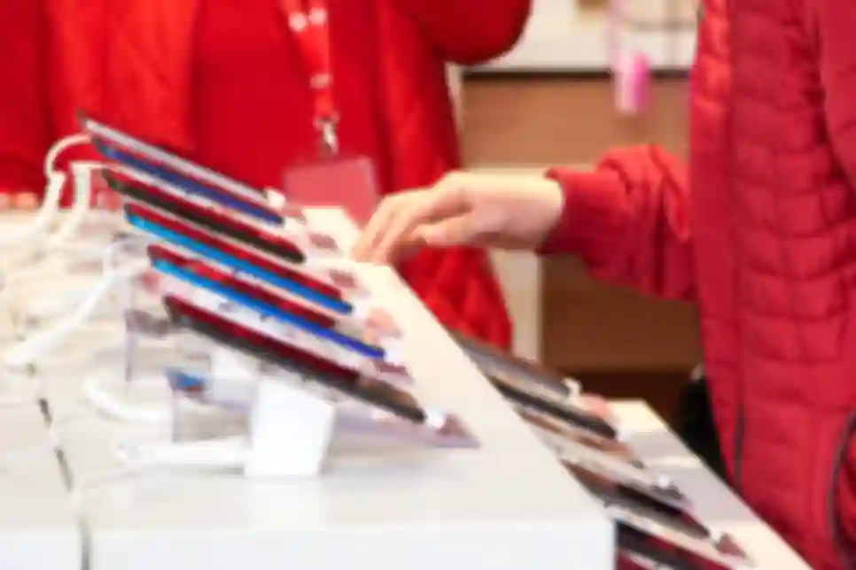 European Smartphone Shipments Drop 10% in 2Q26