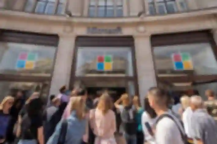 Microsoft Abandons Physical Stores