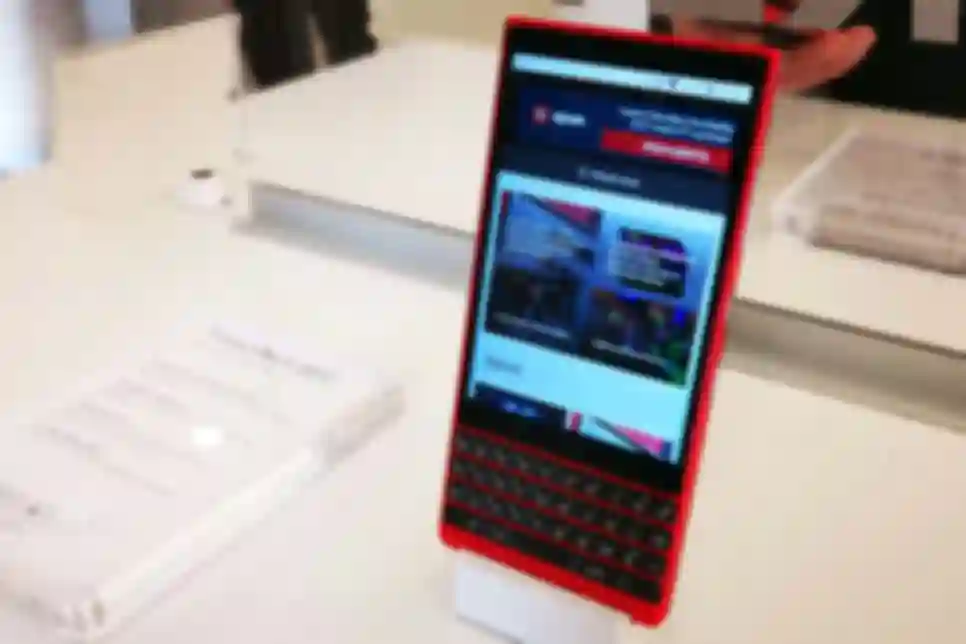 MWC 2019: Blackberry Debuts Key2 Red Edition