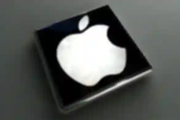 Apple Plans to Adopt OLED Display Technology for Next iPhone