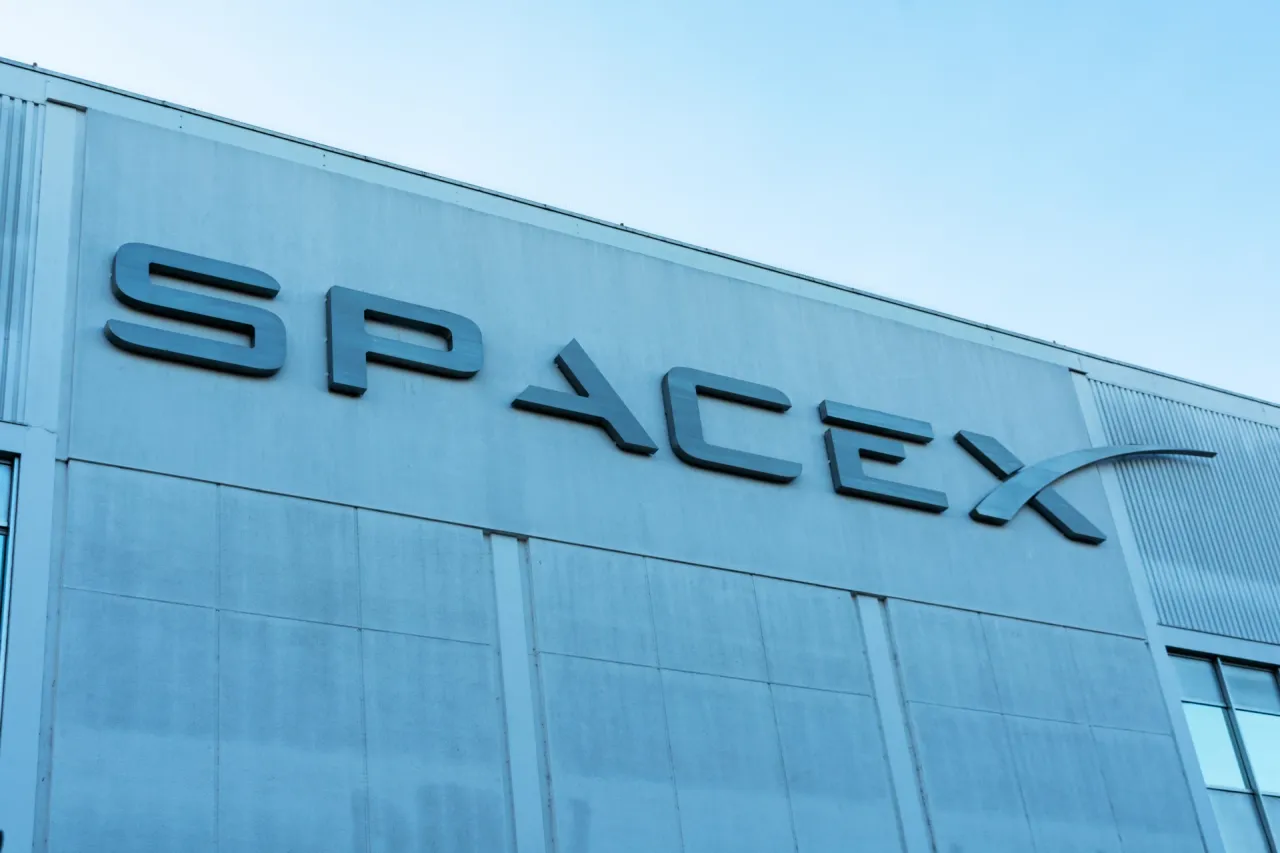 SpaceX Bought Low-Band Spectrum from Grain Management