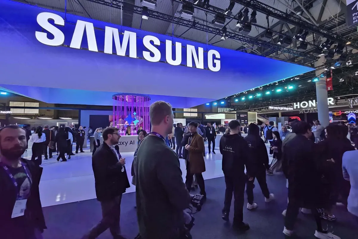 Samsung Mobile Unit Reports Loss in Q3