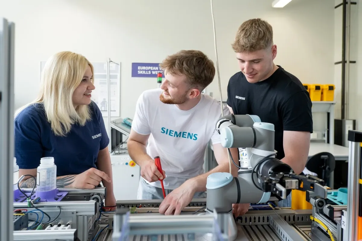 Siemens Boosts Number of People in Training Programs in Germany