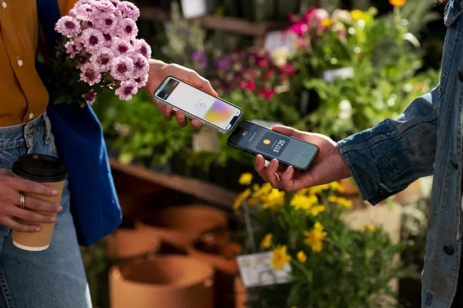 Apple Turns iPhones into Payment Terminals