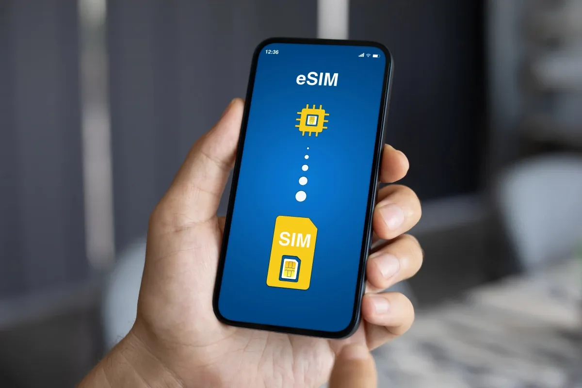 Travel eSIMs Surges 85 Percent in 2025 as a Roaming Alternative