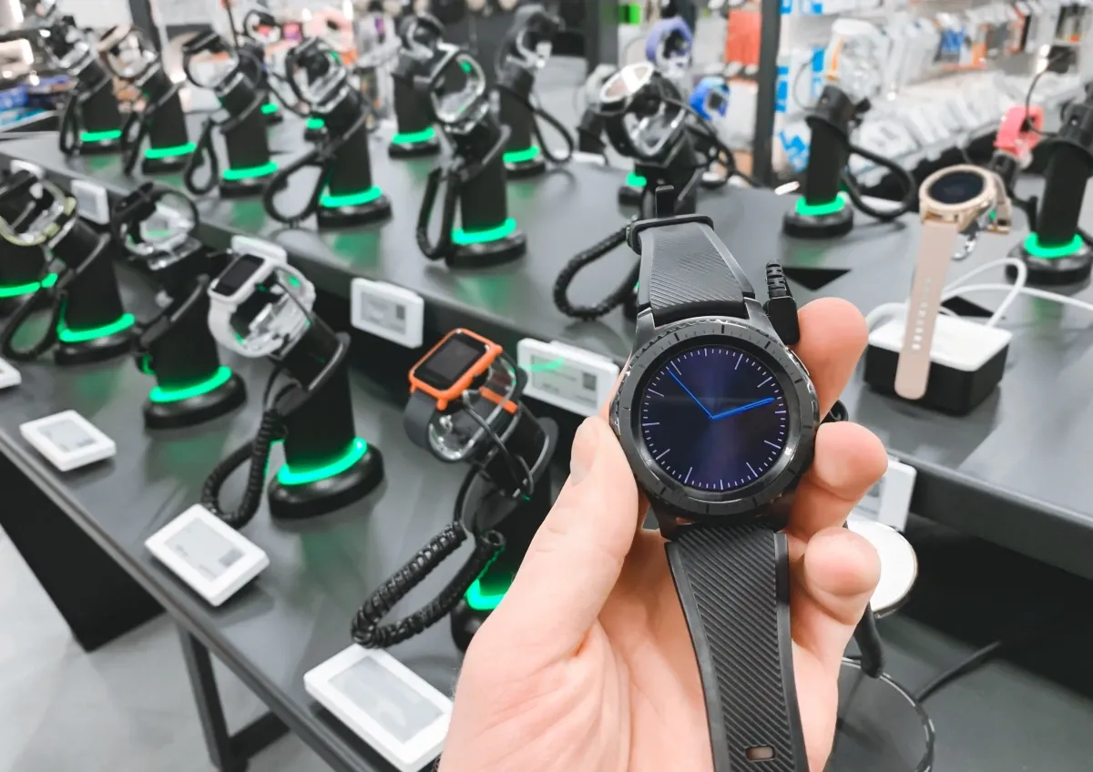 Smartwatch Shipments Swing to Growth in 2025