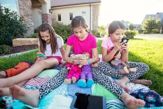 EU Parliament Says Children Should Be At Least 16 to Access Social Media