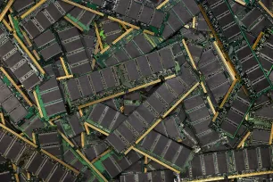 Samsung Reclaims Memory Market Top Spot in 3Q25