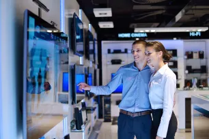TCL, Hisense Threaten Samsung’s Leadership in Premium TV Market