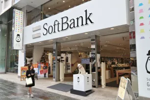 SoftBank Expects Continued Mobile Gains