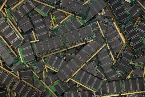 Samsung Reclaims Top Memory Spot in 4Q25