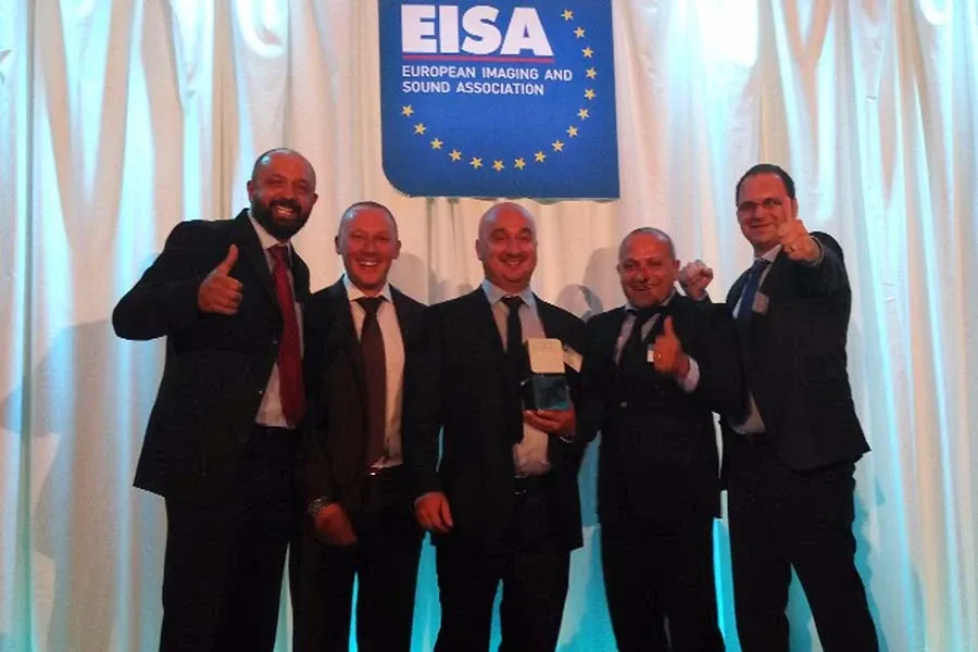 IFA 2017: Hangar18 awarded the EISA Best Buy Smartphone award for NOA H10le