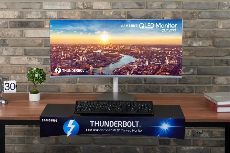 IFA 2018: Samsung Launched First Thunderbolt 3 QLED Curved Monitor