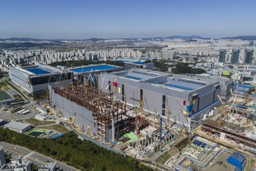 Samsung Starts Production of EUV-based 7nm LPP Process