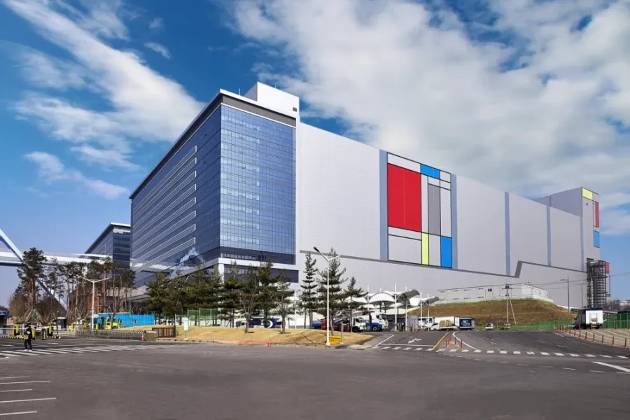Samsung Begins Mass Production at New EUV Manufacturing Line