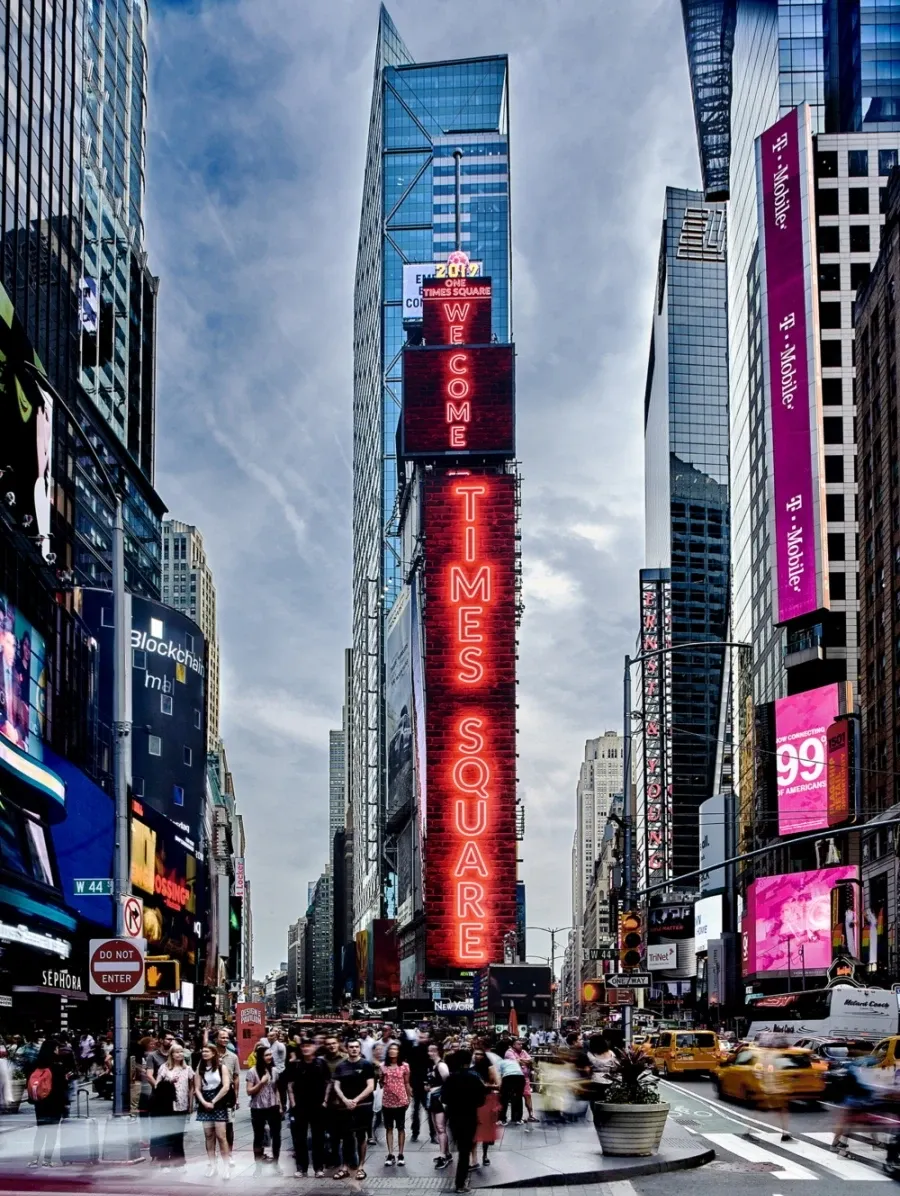 Samsung Installs Momentous New LED Displays on Times Square