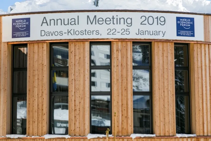 Tech Optimism at Davos Tempered by Trade Anxiety and Regulation