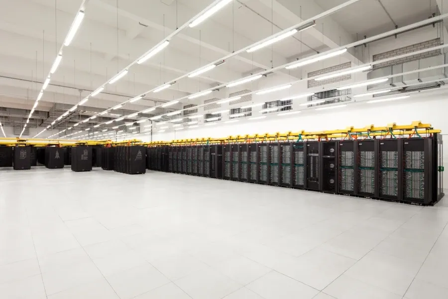 Lenovo and Intel Deliver New System to Leibniz Supercomputing Center