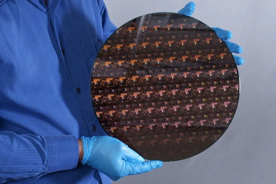 IBM Unveils World's First 2 Nanometer Chip Technology