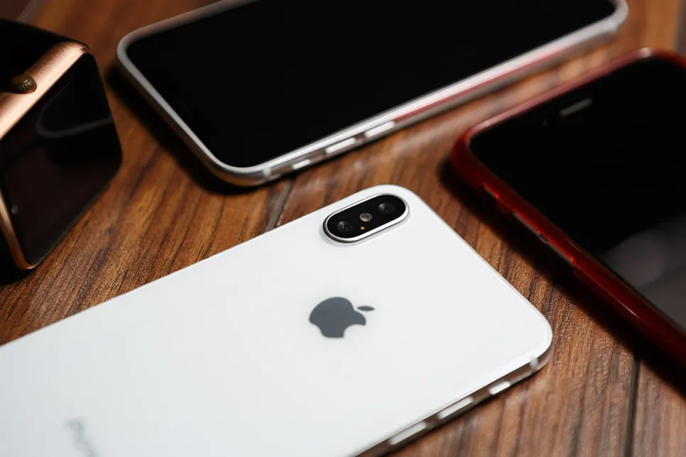 Broadcom CEO Warns of Possible iPhone Launch Delay