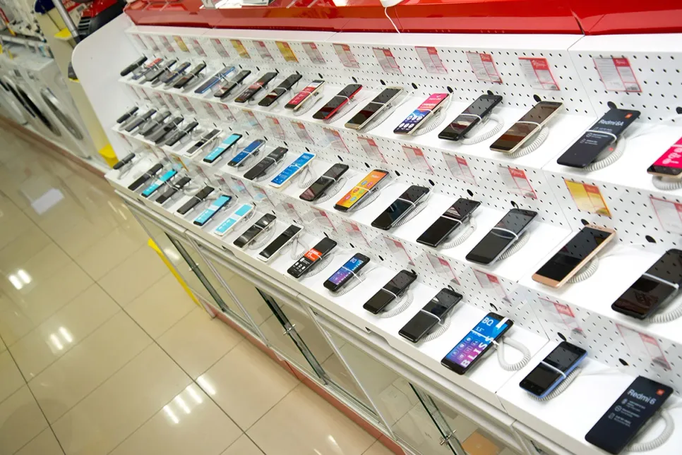 Smartphone Shipments Fall 11 Percent in 1Q22