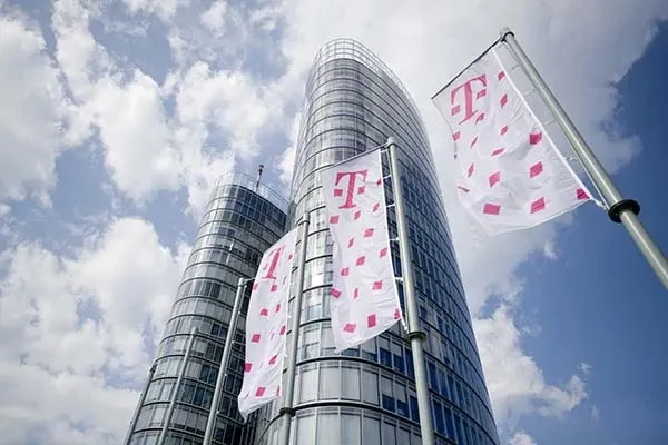 HT invests in securities issued by Deutsche Telekom