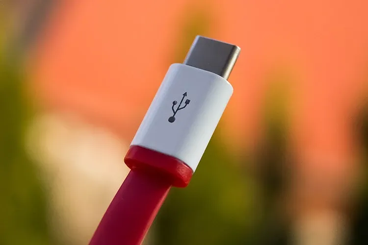 Europe Insists on Universal Charger Port for Mobile Devices