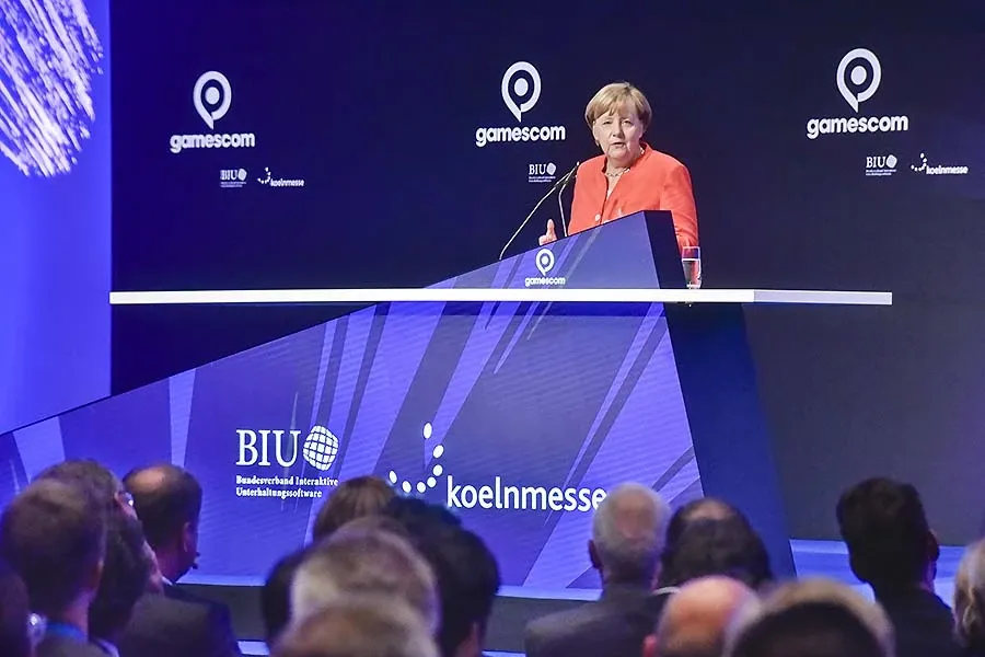 Merkel Hits Games Convention in Bid for Vanishing Youth Vote