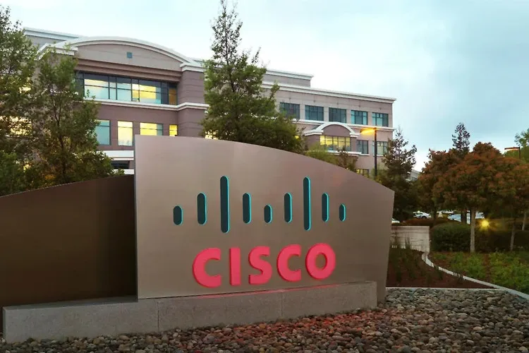 Cisco Shares Sink on Lackluster Revenue Forecast